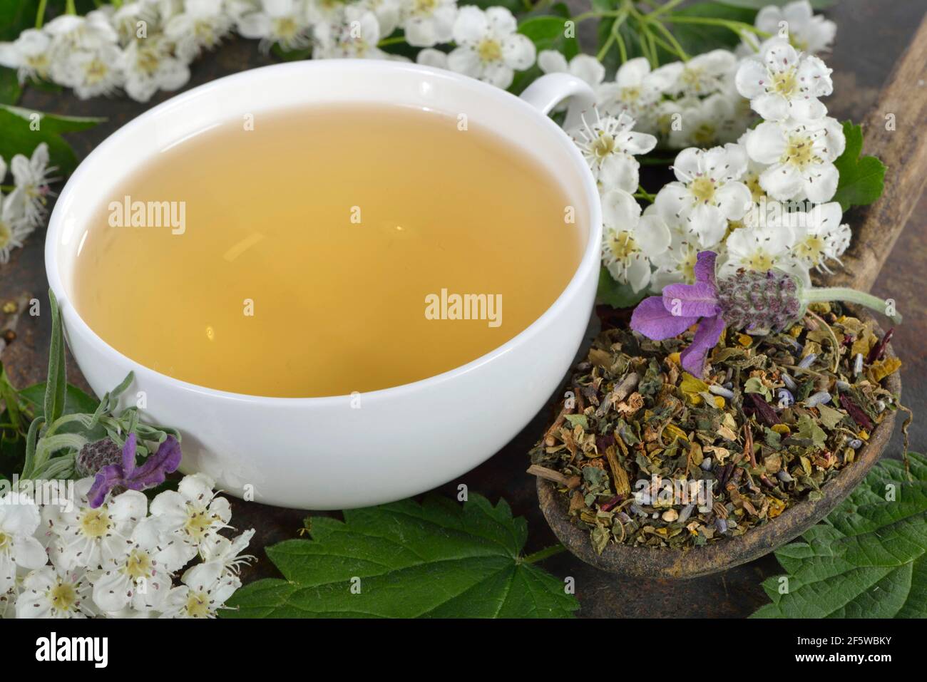 Cardiovascular tea, mistletoe leaves, hawthorn leaves, nettle, valerian