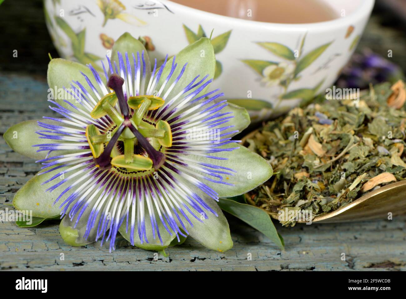 Nervous (Passiflora incarnata) and calming tea, lemon balm leaves (Lemon balm officinalis) lemon