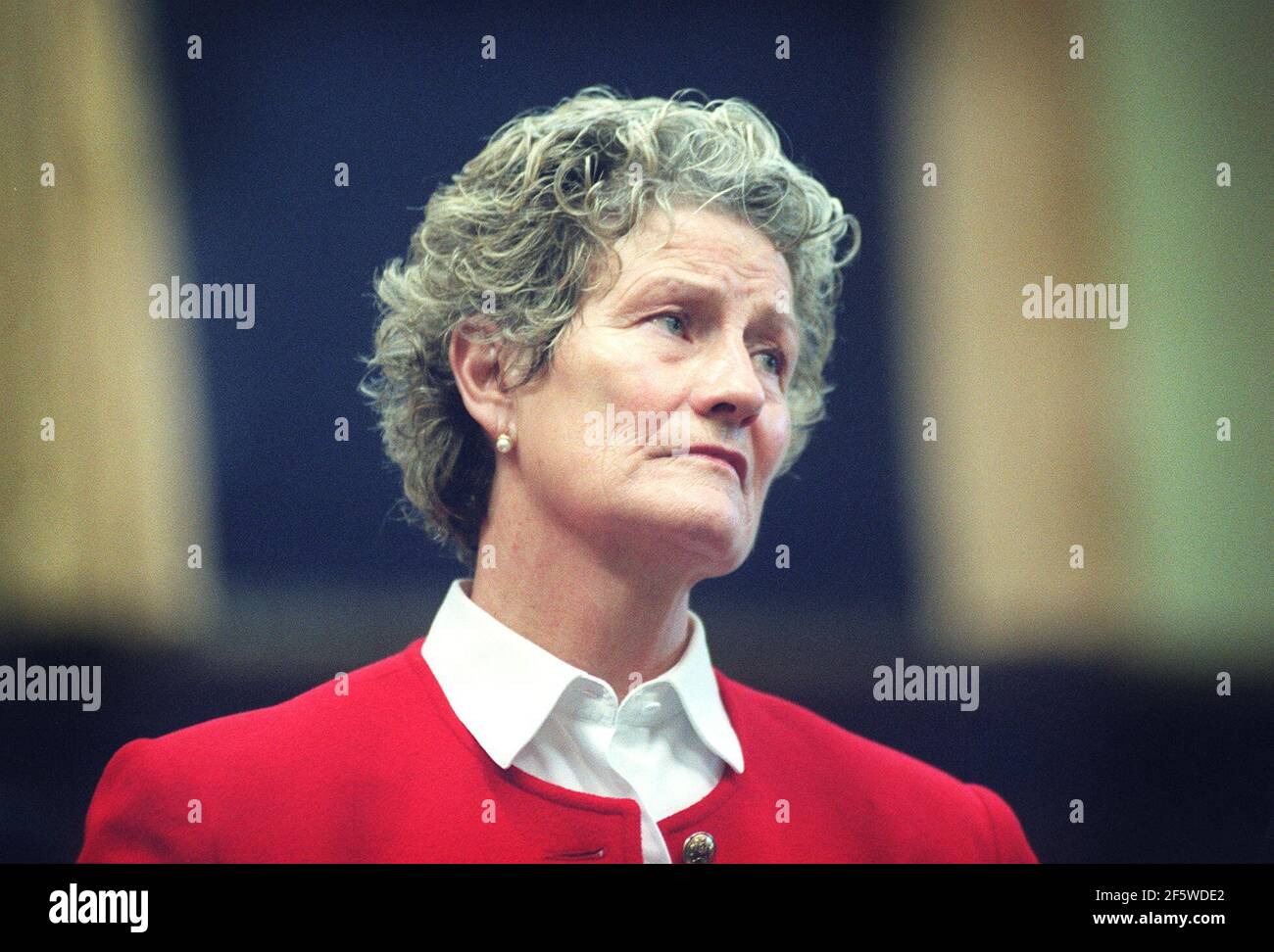 Eileen Dallaglio, who lost her daughter Francesca on the Marchioness, speaking at the hearing in London today.30 November 2000 photo Andy Paradise Stock Photo