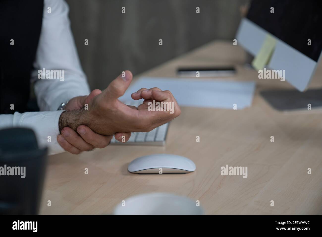 Hand and wrist pain hires stock photography and images Alamy