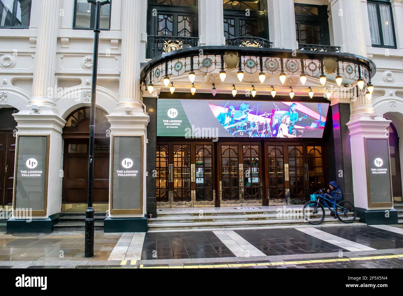 The London Palladium Theatre High Resolution Stock Photography and Images -  Alamy