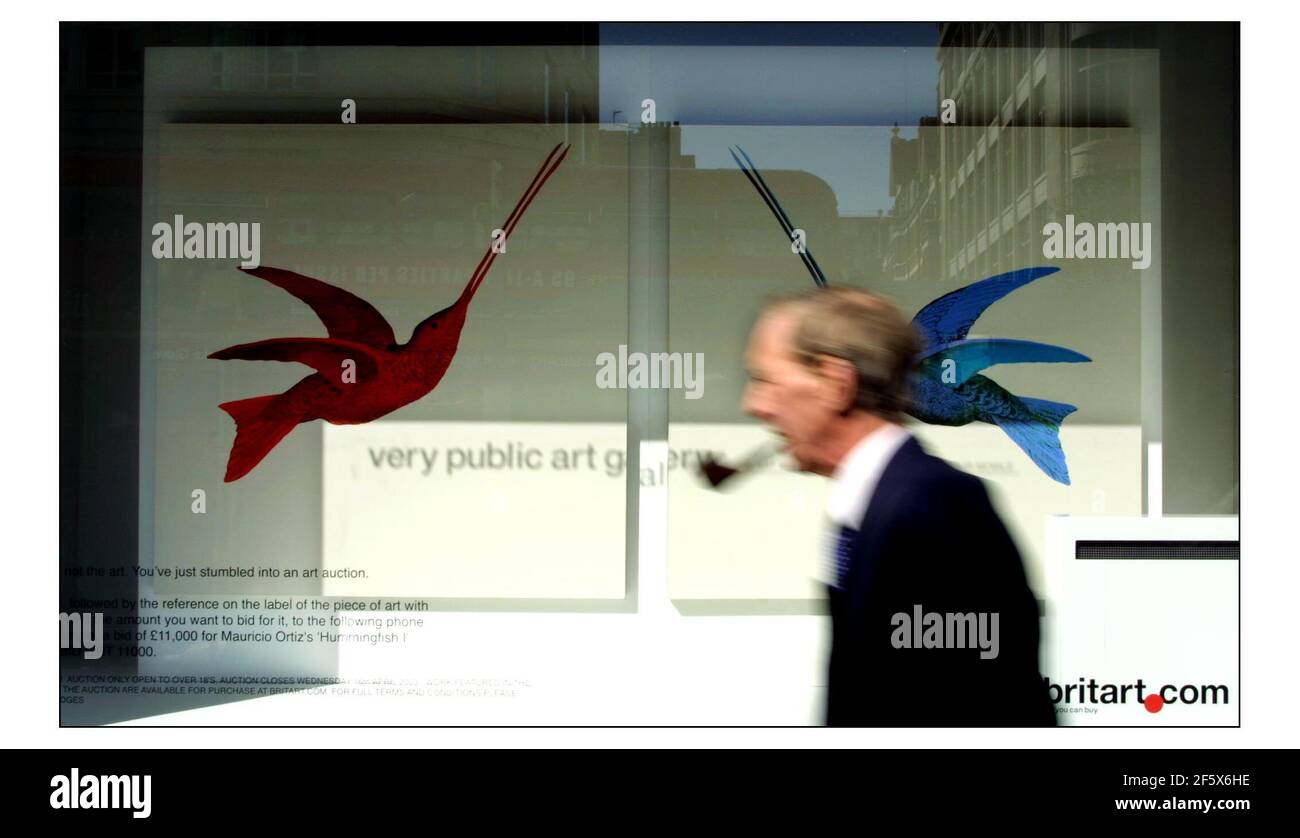VERY PUBLIC ART GALLERY in Selfridge windows in London.pic David Sandison 31/3/2003 Stock Photo