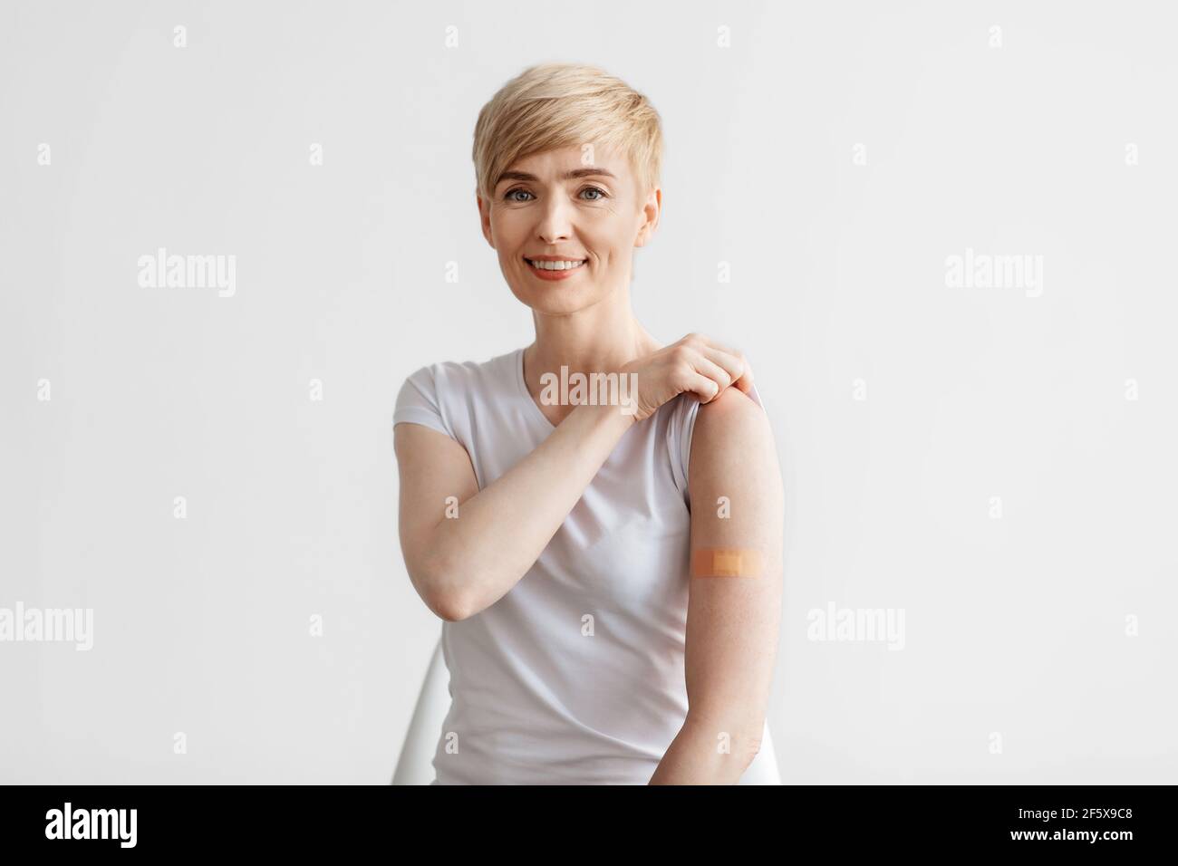 Injections, antibodies, influenza, flu and covid-19 vaccine Stock Photo