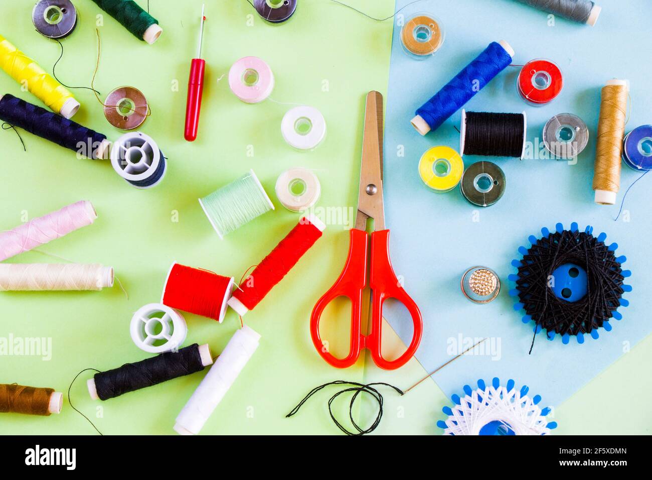 sew set, sew things, needle and saw and other things Stock Photo - Alamy