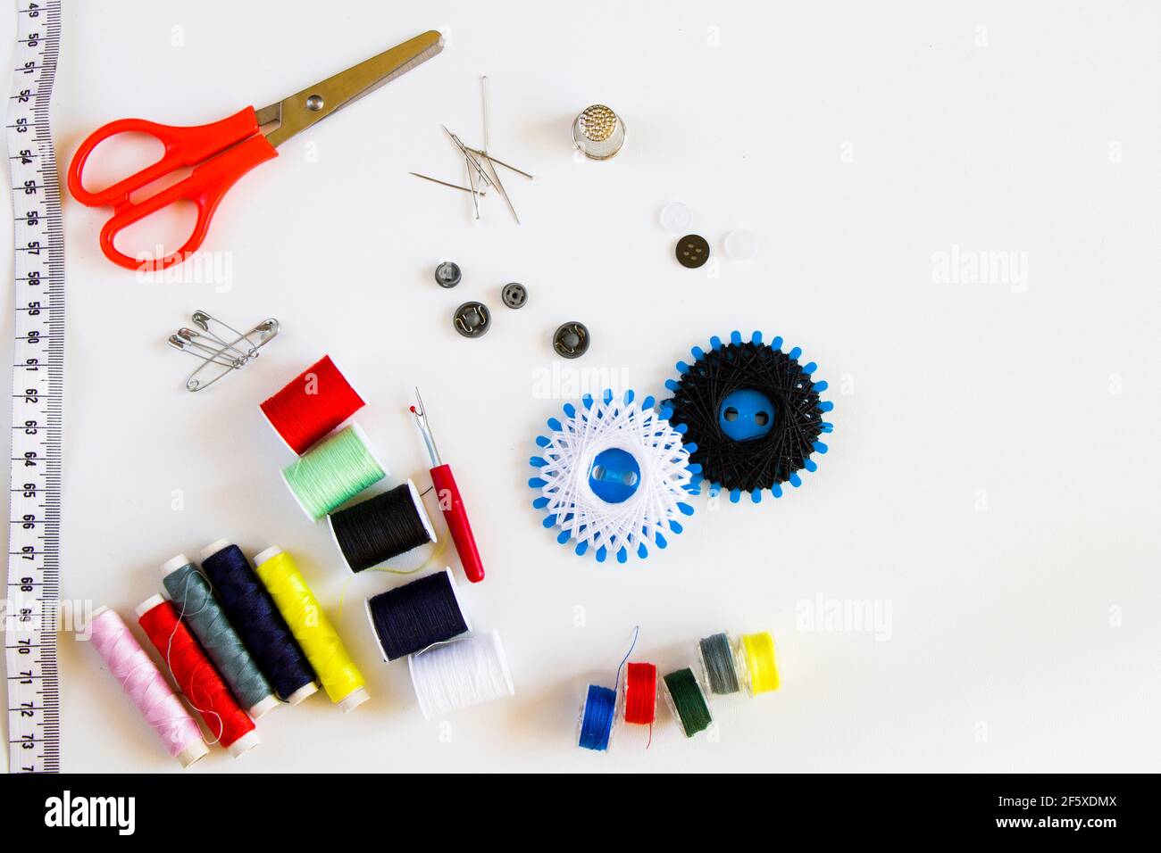 sew set, sew things, needle and saw and other things Stock Photo - Alamy