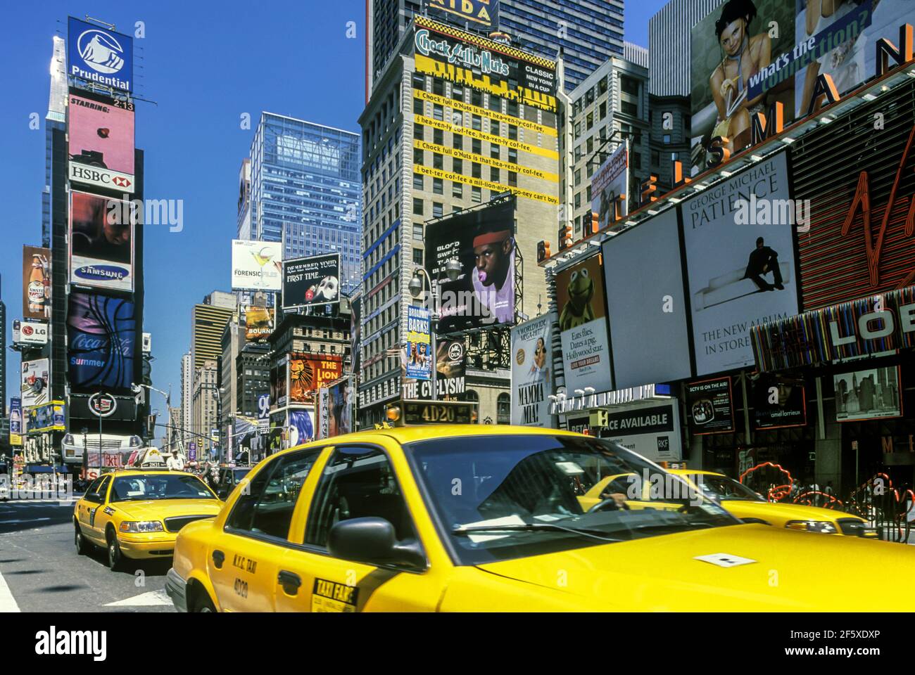 2004 HISTORICAL YELLOW TAXI CABS (©FORD MOTOR CO 2000) TIMES SQUARE MANHATTAN NEW YORK CITY USA Stock Photo