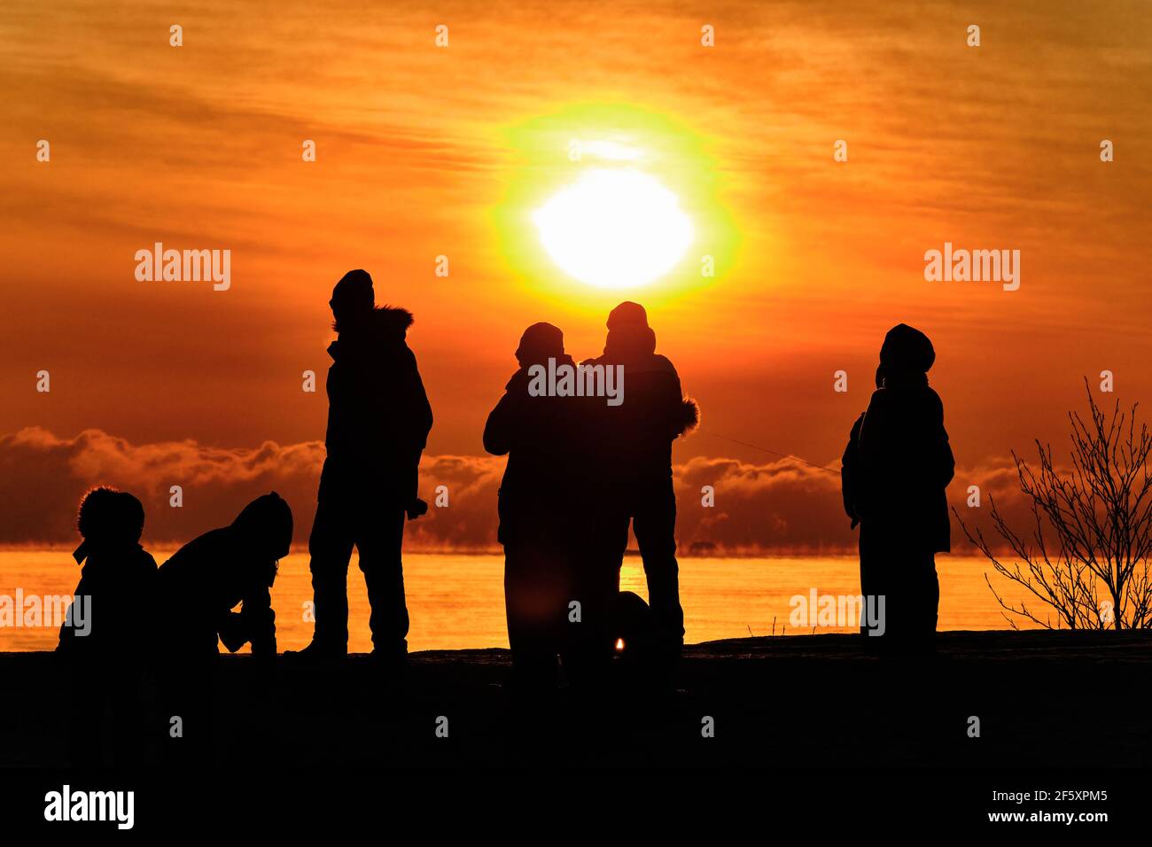 Black silhouettes group people sunset hi-res stock photography and ...