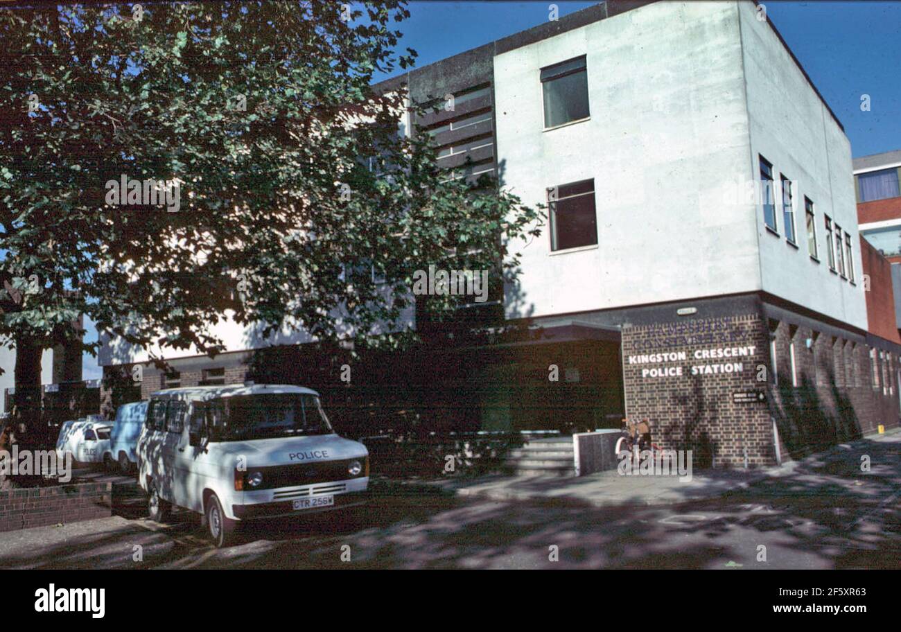 KINGSTON CRESCENT POLICE STATION 1979. PIC MIKE WALKER Stock Photo Alamy