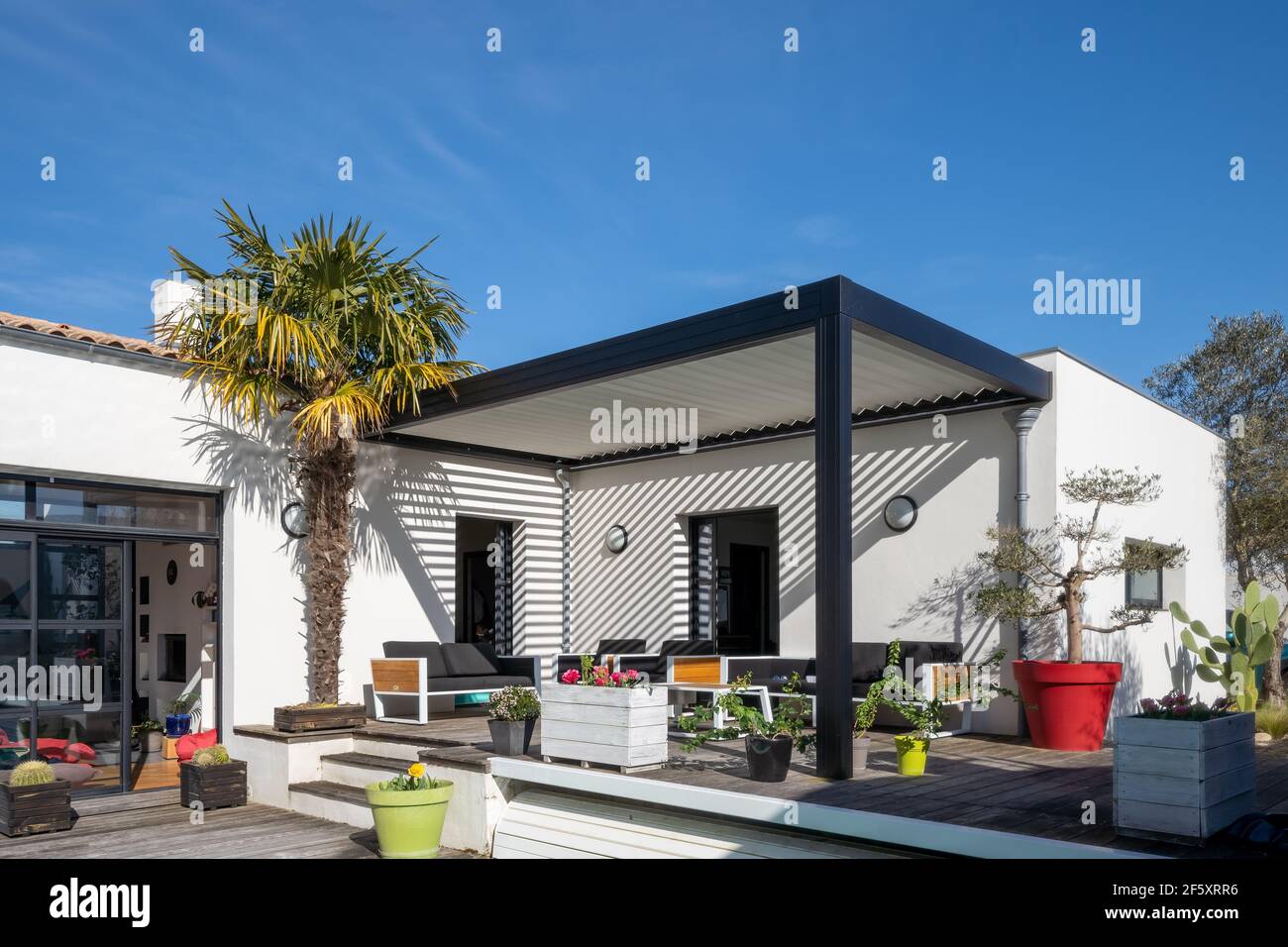 Metal Pergola Design High Resolution Stock Photography And Images Alamy