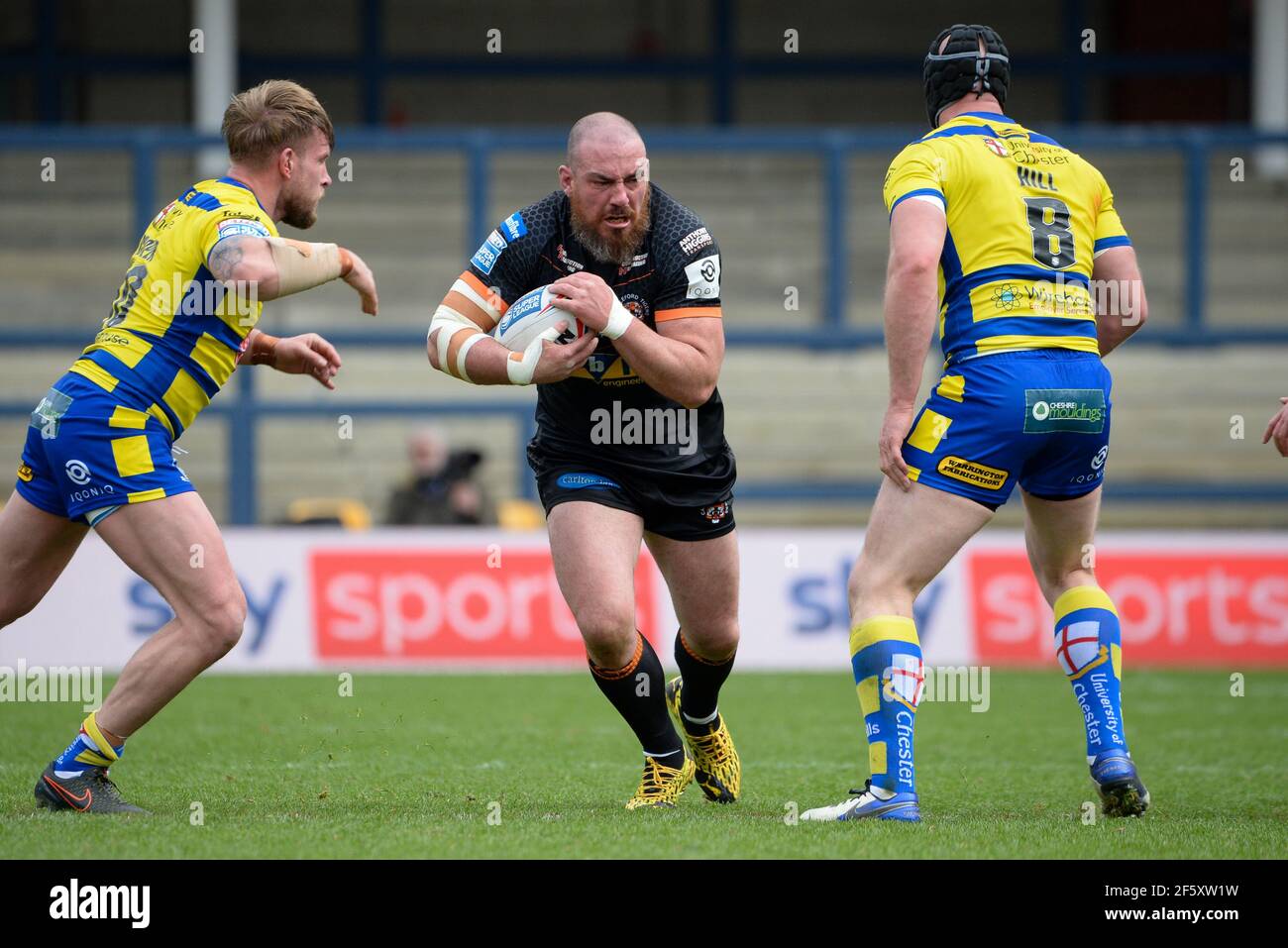Grant Millington of Castleford Tigers runs the ball in during the Betfred Super League match Castleford Tigers V Warrington Wolves at Headingley Stadi Stock Photo