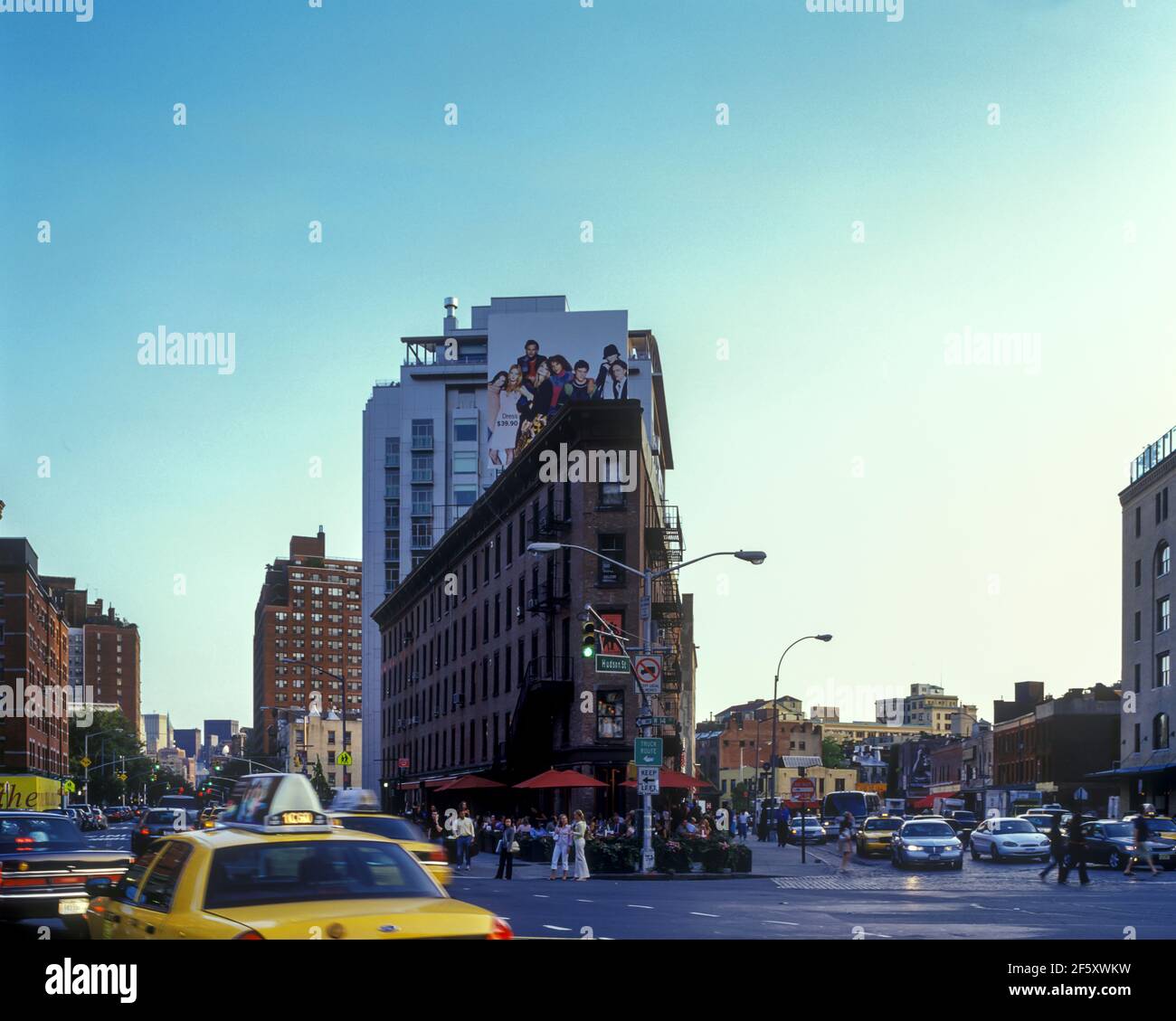 Street scene early 2000s hi-res stock photography and images - Alamy