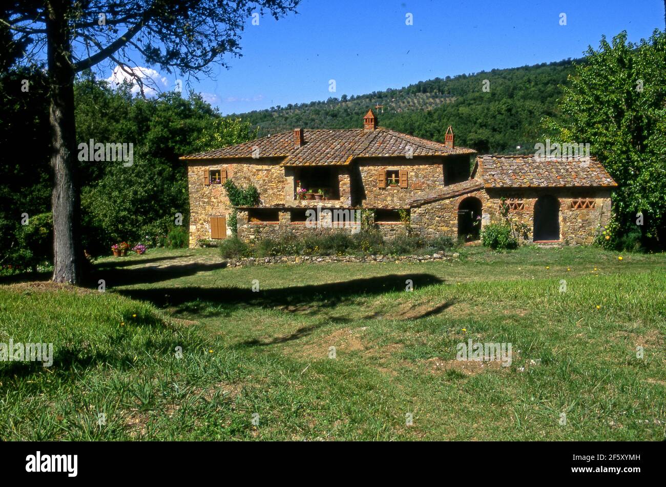 Classic Casa Colonica farmhouse in the Tuscan hills of the Valdarno region near Pergine, Italy Stock Photo