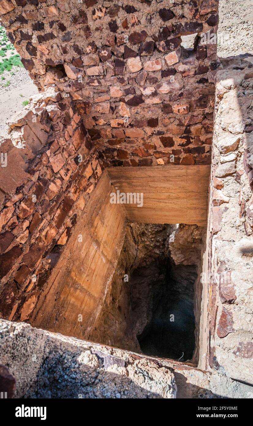 Old desert water well drinking hi-res stock photography and images - Alamy