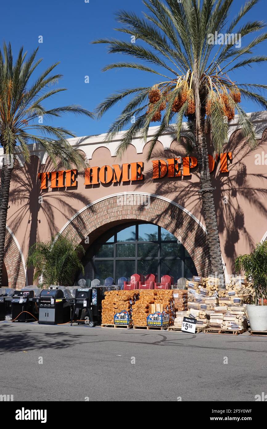 Home depot exterior hi-res stock photography and images - Alamy