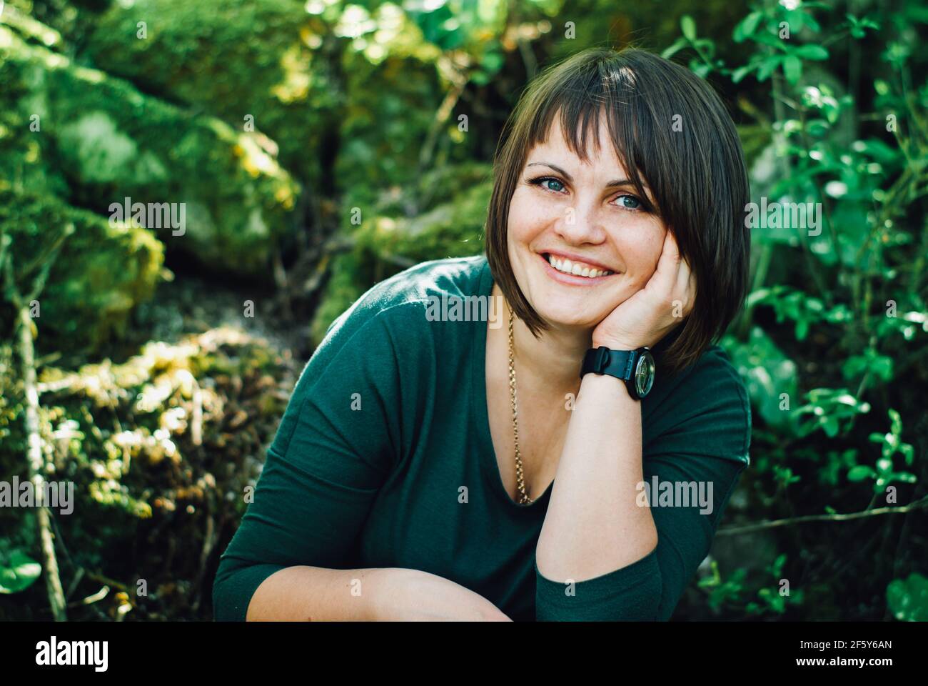 Young brunette woman hi-res stock photography and images - Alamy