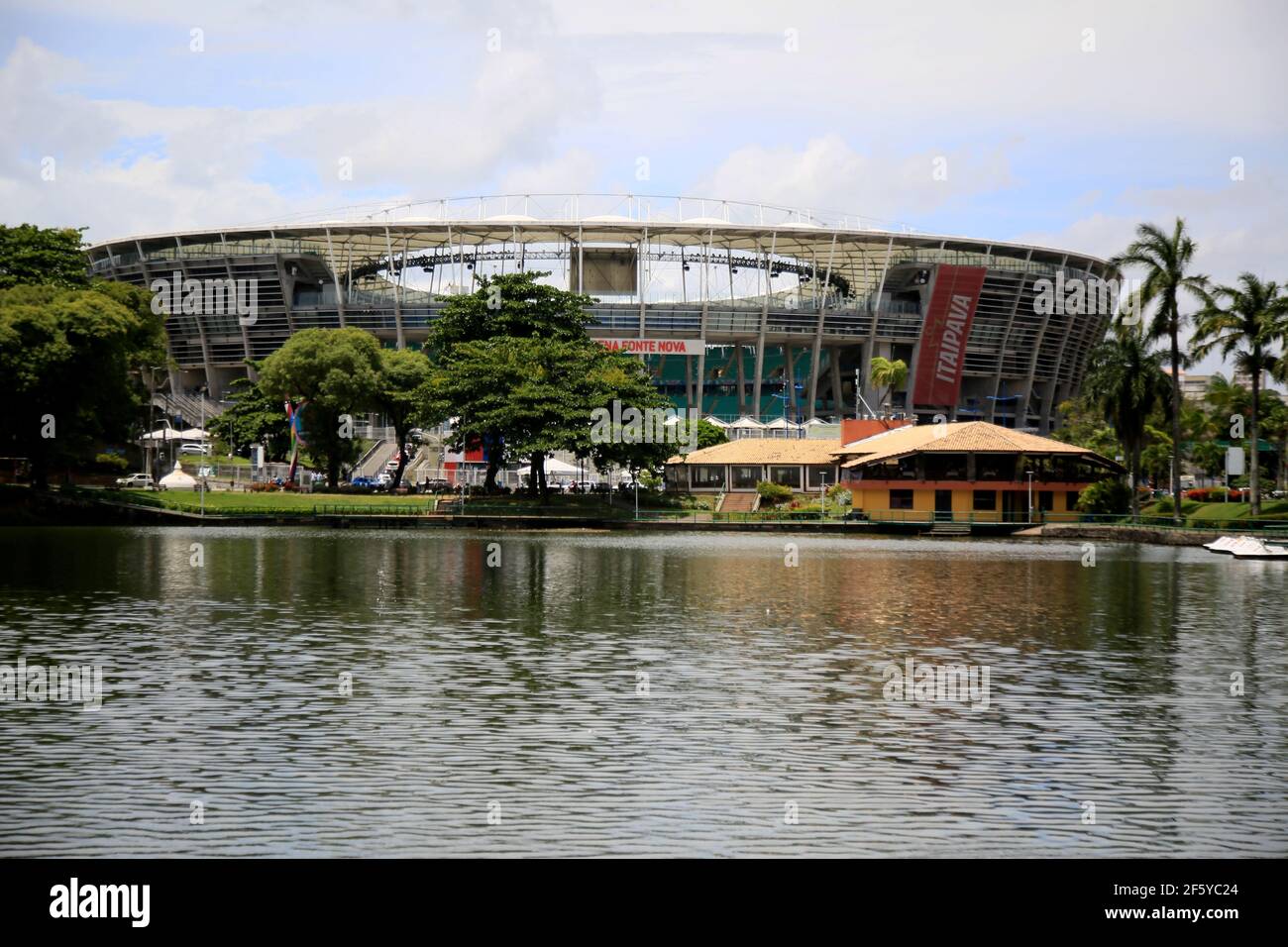 salvador, bahia, brazil - january 29, 2021: view of the lake of Dique de Tororo and in the background the Fonte Nova Arena in the city of Salvador. ** Stock Photo