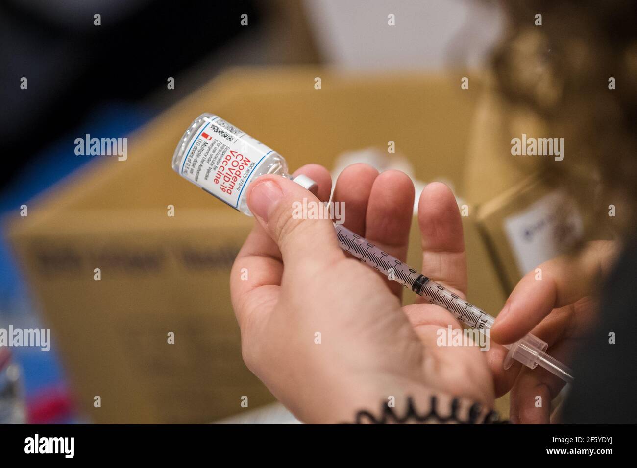March 28, 2021: Syringes are prepared during a mass COVID-19 vaccination event held by the University of Texas Medical Branch (UTMB Health) at Brazosport College in Lake Jackson, Texas.  (Photo by Prentice C. James/CSM/Sipa USA) Stock Photo