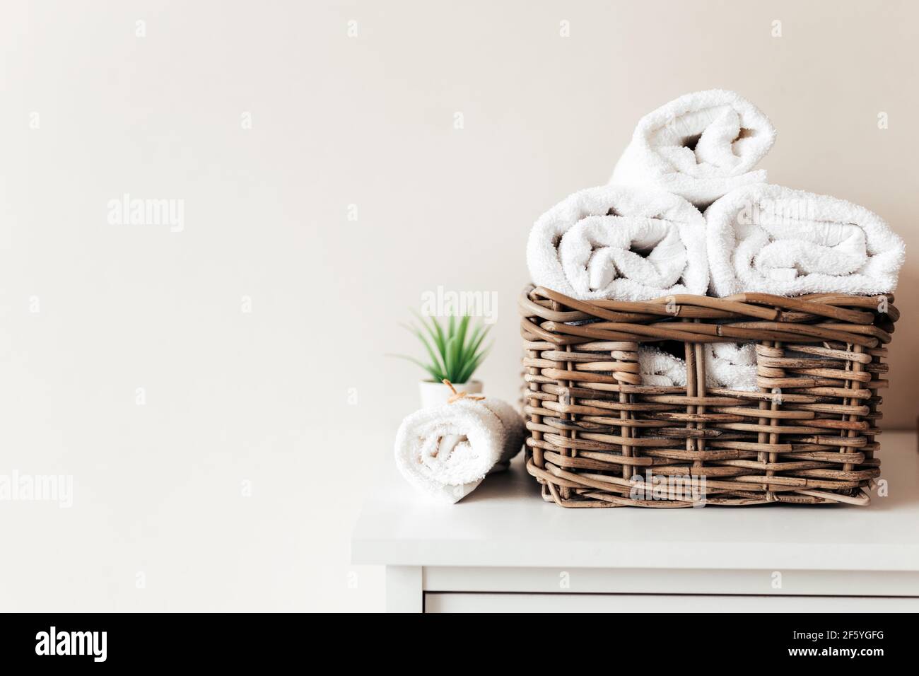 https://c8.alamy.com/comp/2F5YGFG/basket-with-bathroom-accessories-a-set-of-rolled-and-folded-towels-hotel-cleaning-concept-high-quality-photo-2F5YGFG.jpg