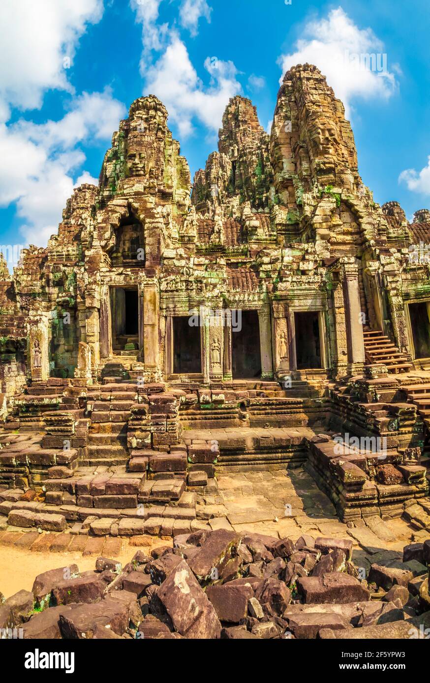 The incredible ancient Bayon ruins at the Angkor Wat temple complex, Cambodia Stock Photo