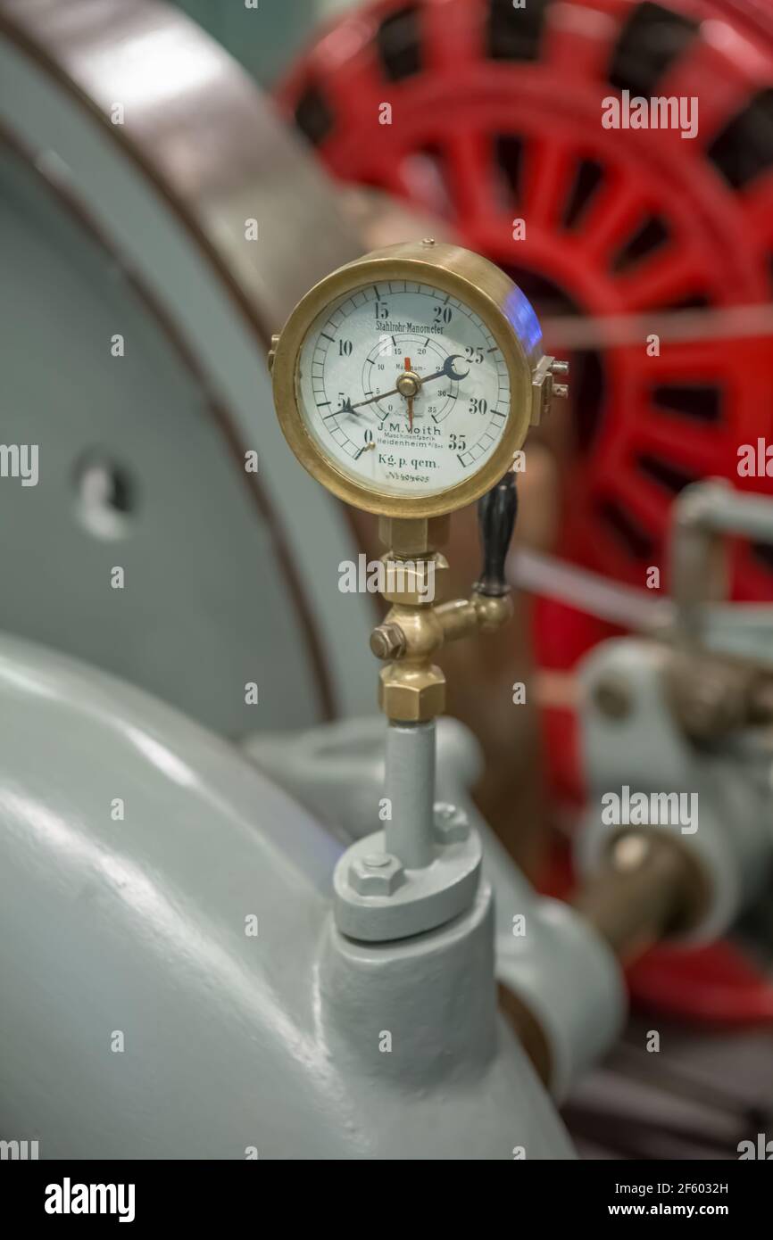 https://c8.alamy.com/comp/2F6032H/seia-portugal-08-22-2020-detailed-view-of-old-barometer-of-power-hydroelectric-generator-engine-2F6032H.jpg