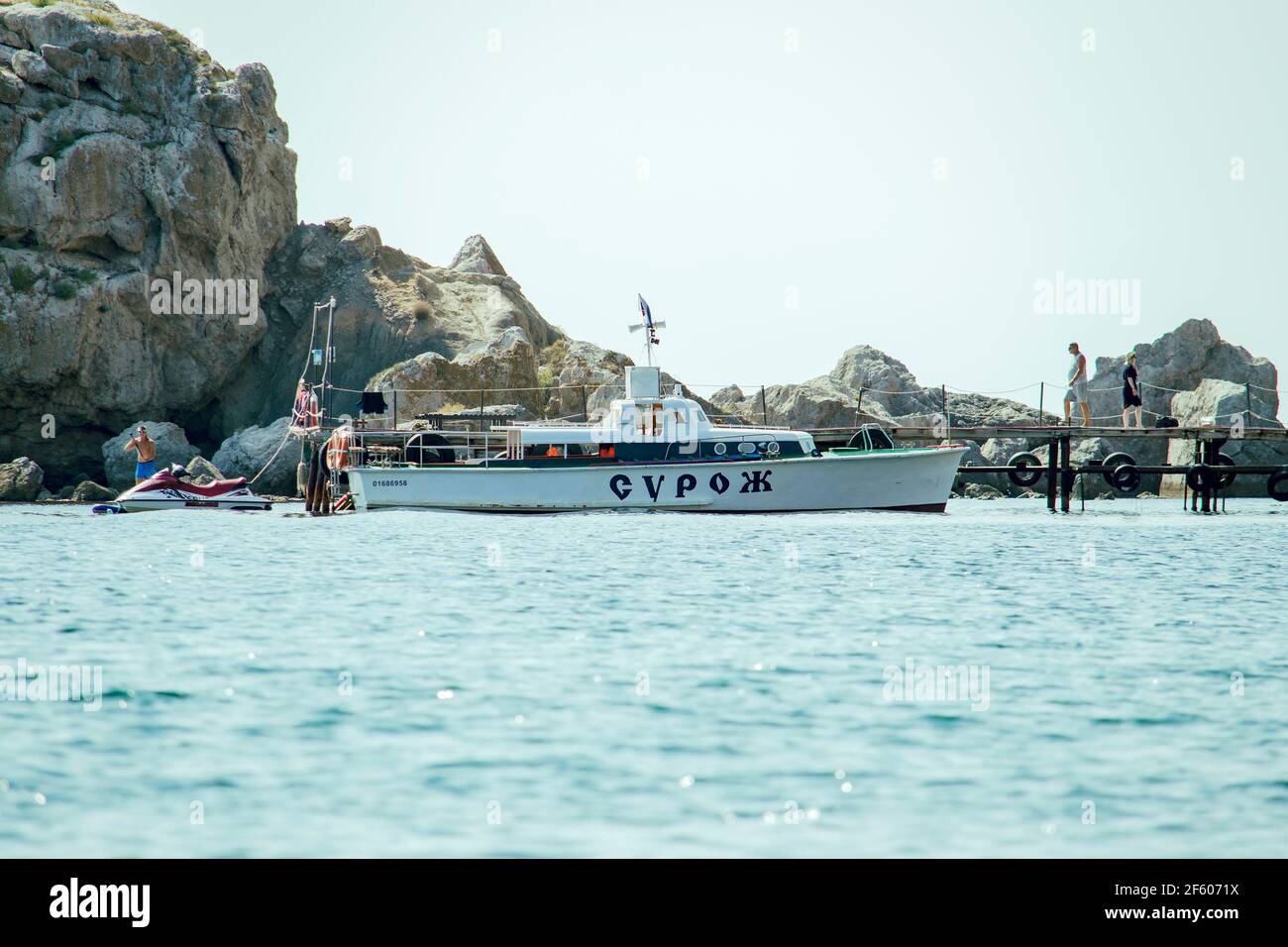 Moored yacht side view hi-res stock photography and images - Alamy