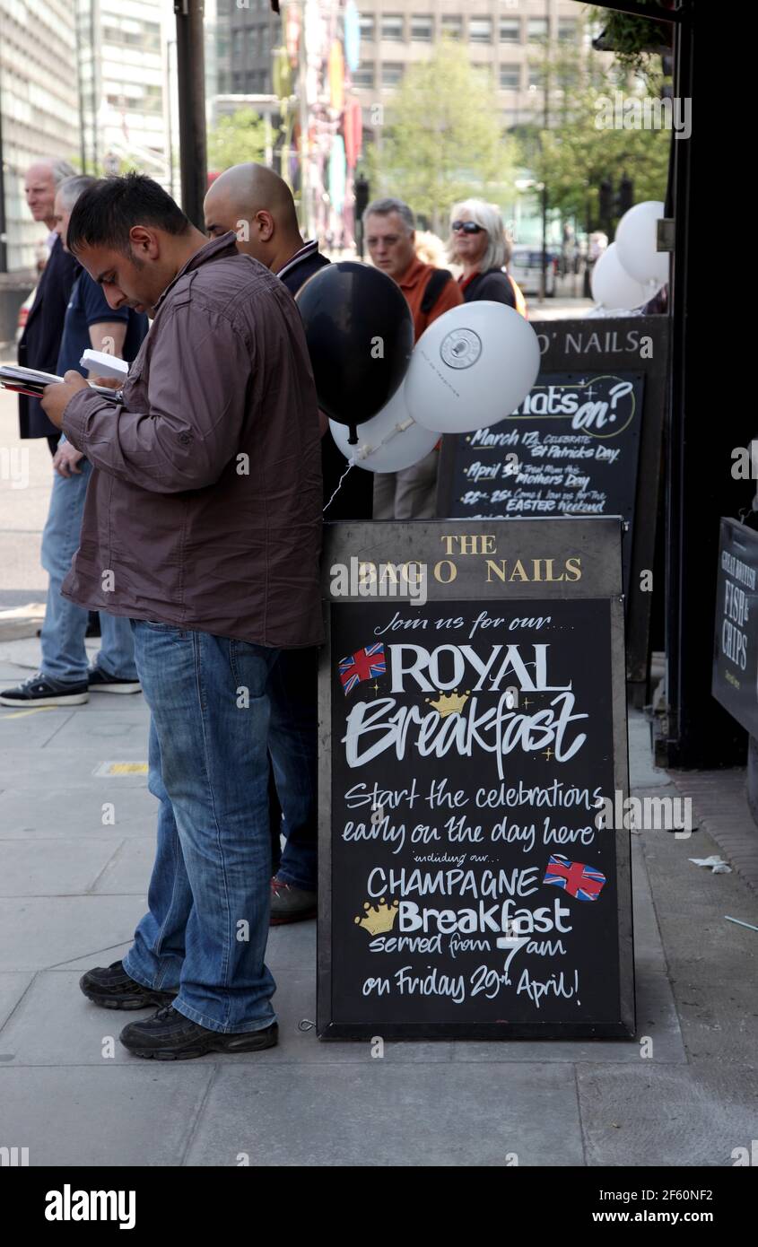 21 April 2011. London, England. A pub sign near Buckingham Palace offering 'Royal Breakfast' in the run up to Catherine Middleton's marriage to Prince Stock Photo