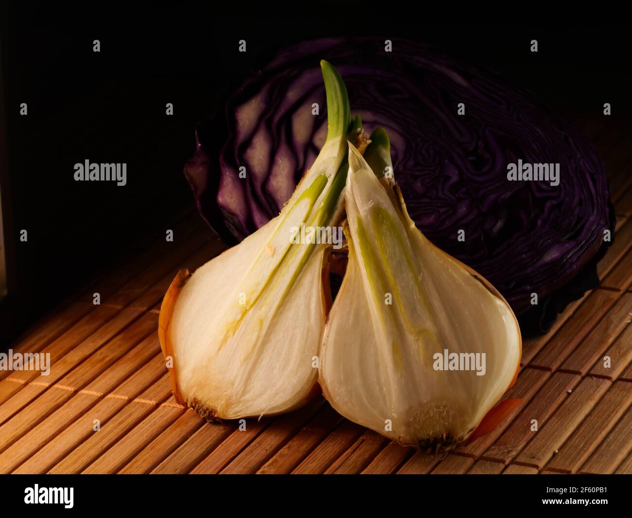 Person cutting white onion hi-res stock photography and images - Alamy
