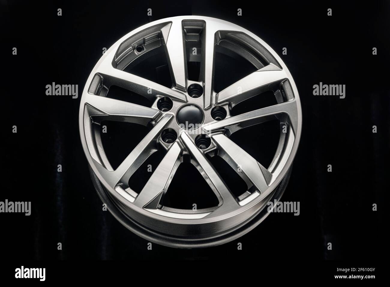Shiny alloy wheel hi-res stock photography and images - Alamy