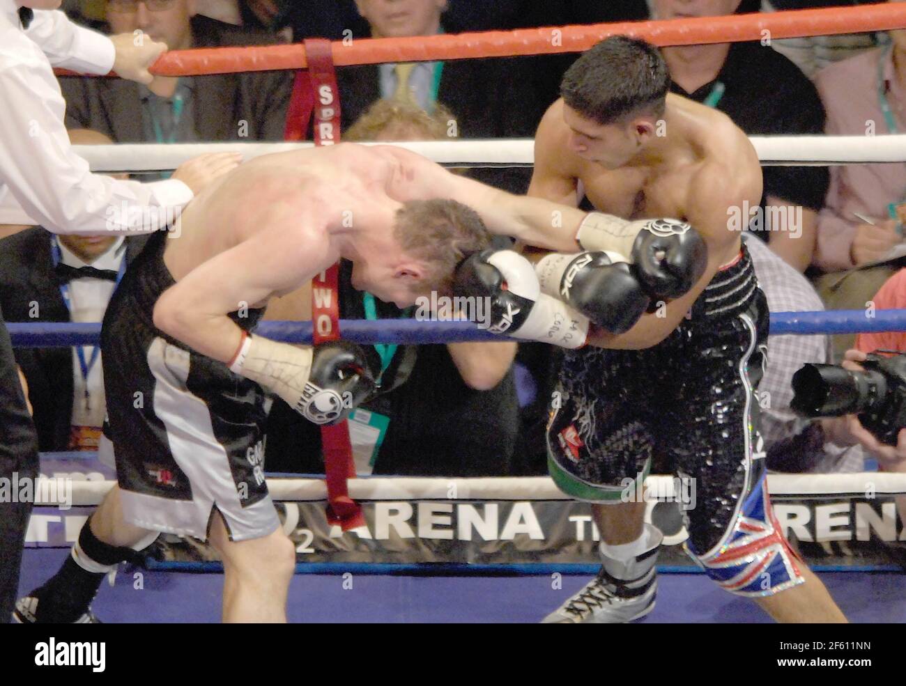BOXING AMIR KHAN V WILLIE LIMOND FOR THE COMMONWEALTH LIGHWEIGHT TITLE AT THE O2 ARENA 7th round  14/7/2007 PICTURE DAVID ASHDOWN Stock Photo