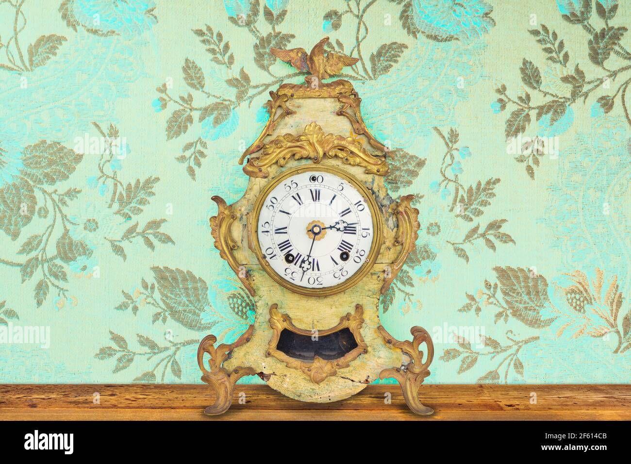 Vintage Clocks Wallpaper