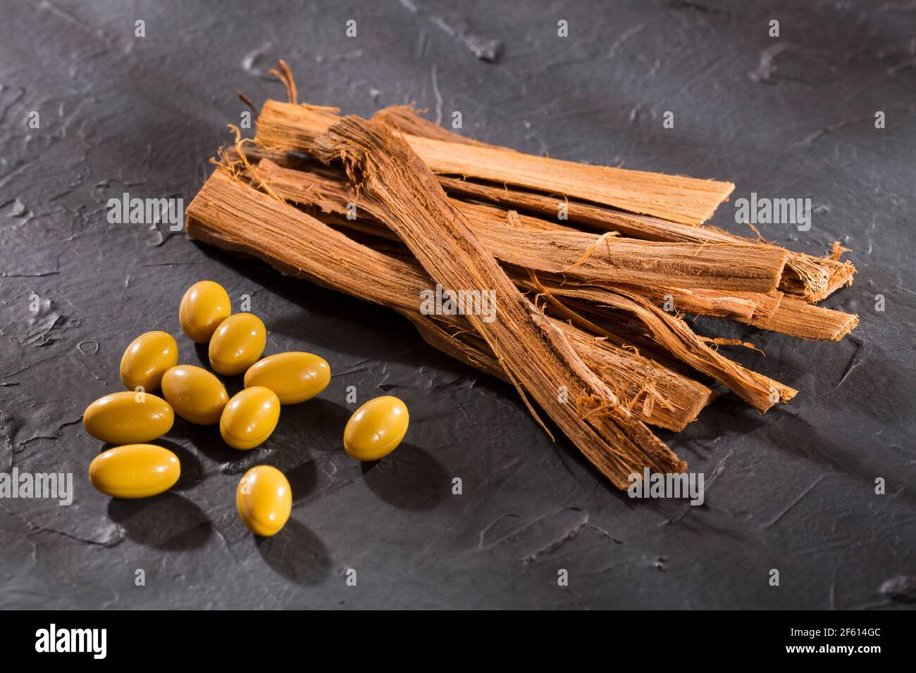 Cat's Claw (Uncaria tomentosa) Extract Capsules. A Dietary Supplement