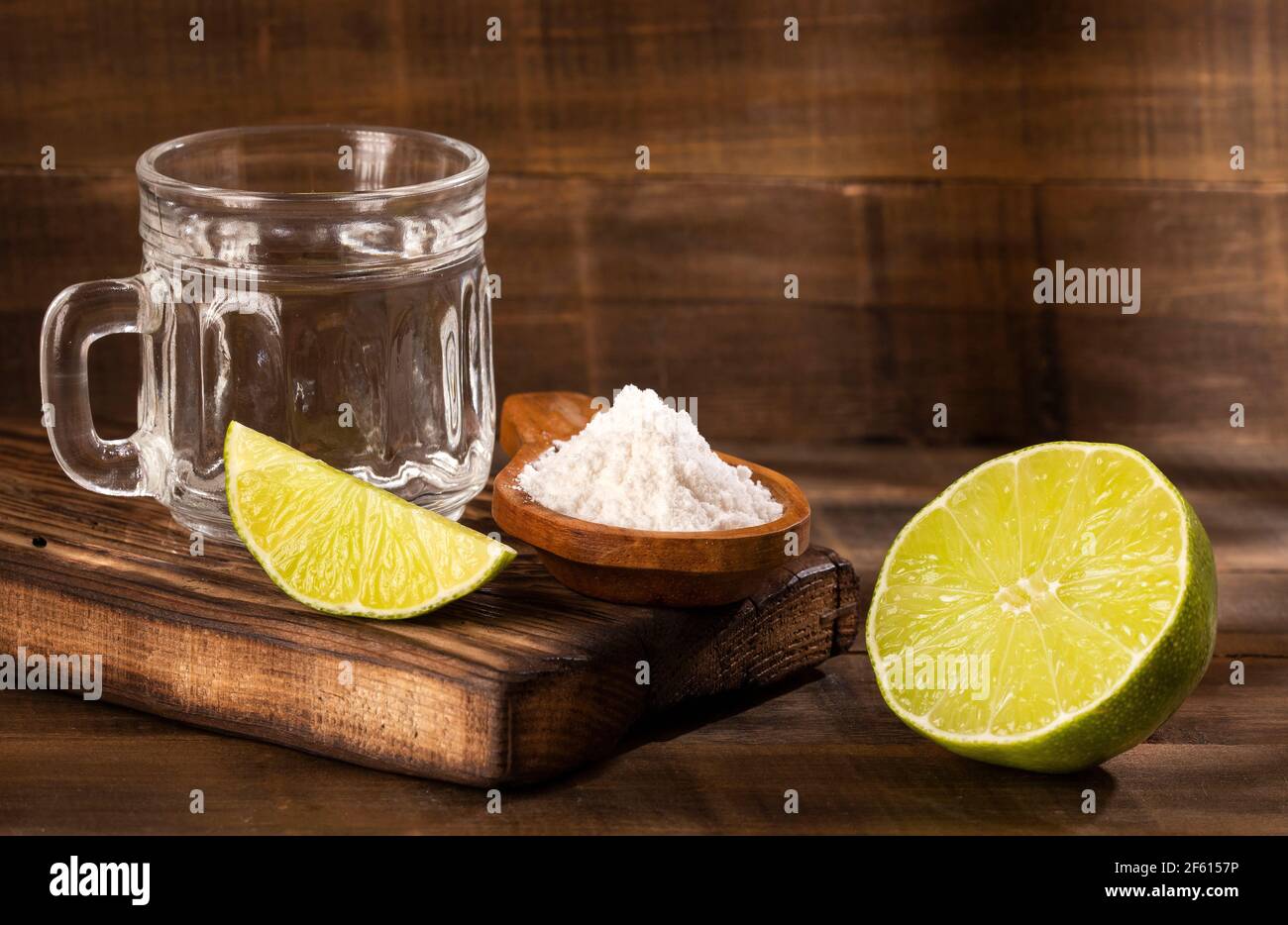 The lemon mixed with baking soda is a simple remedy that brings great