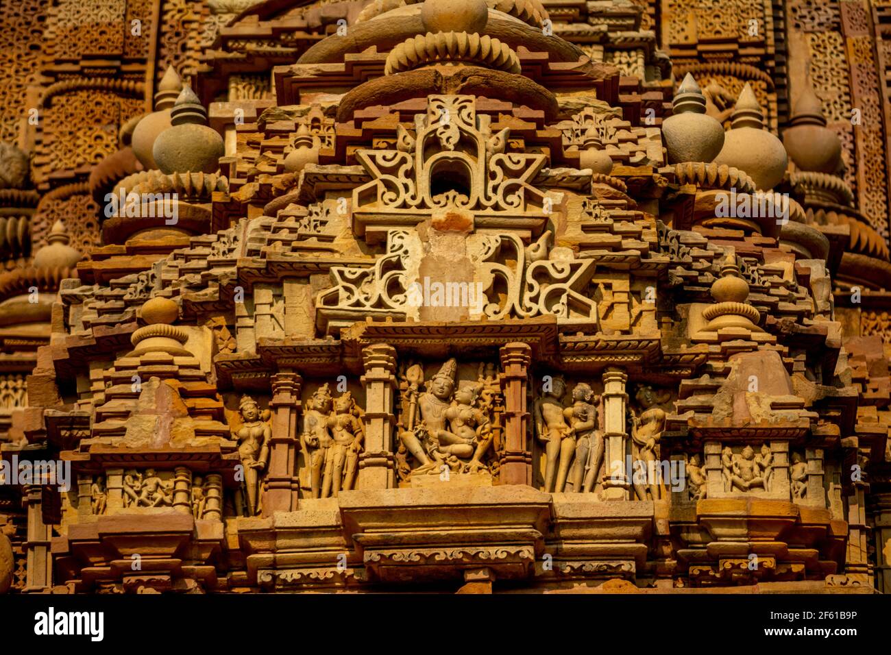 Ornate carvings of Hindu temple at  Khajuraho Madhya Pradesh, India Stock Photo