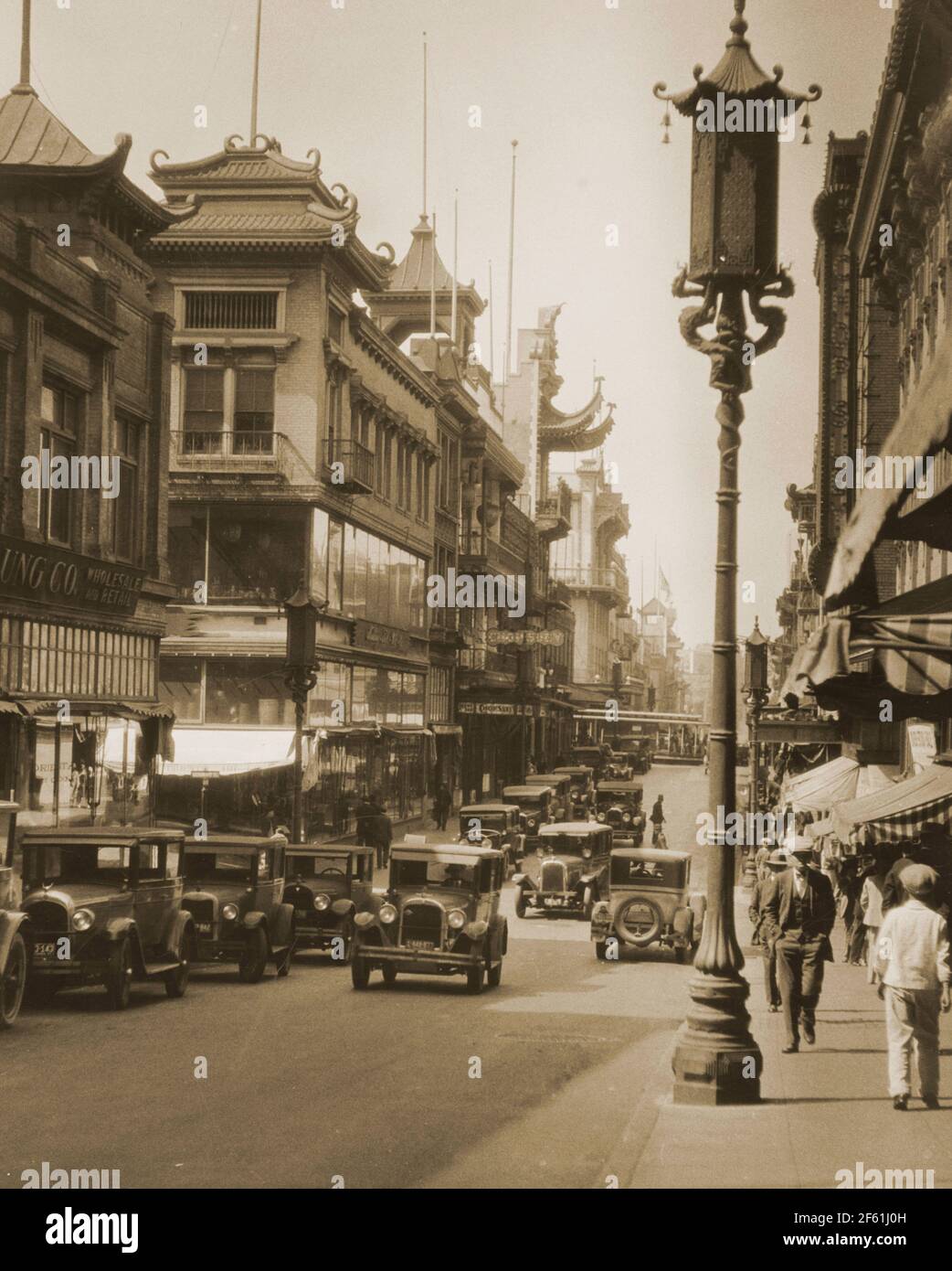 北京今昔: BEIJING THEN AND NOW (写真で比べる中国大都市の近