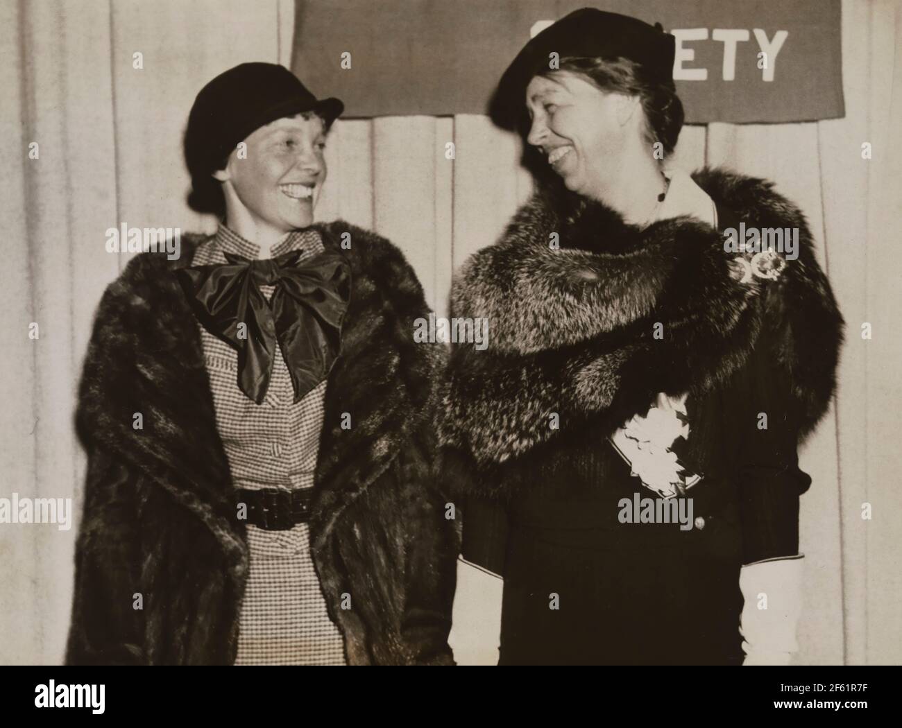 Amelia Earhart and Eleanor Roosevelt, 1935 Stock Photo