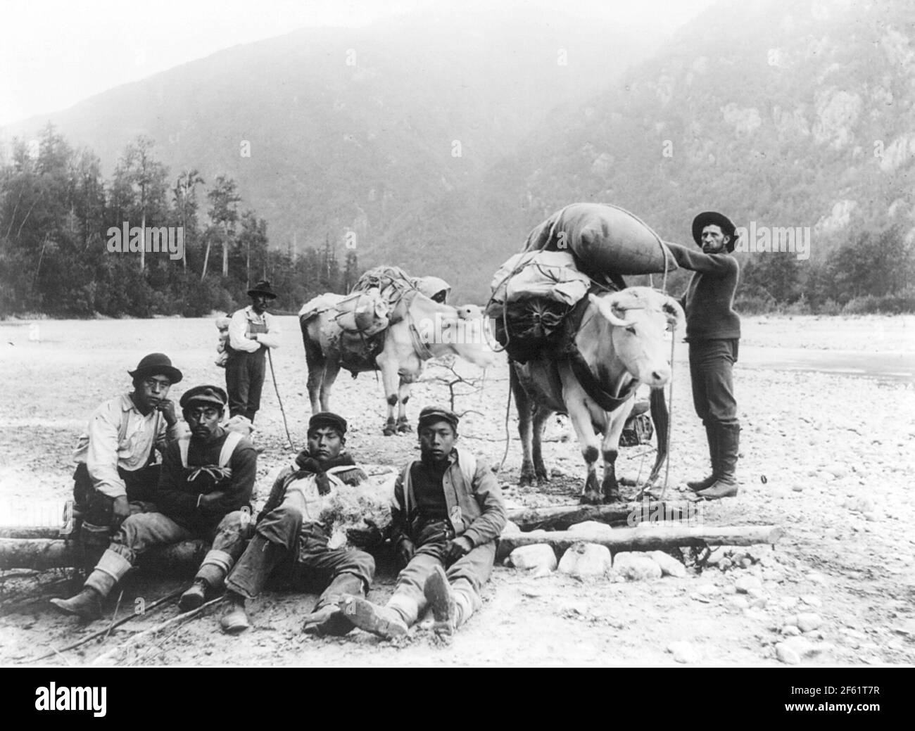 Gold Miners and Native Americans, Dyea Trail, Alaska, 1897 Stock Photo