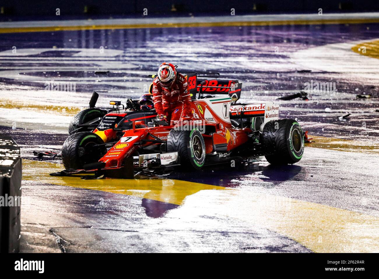 RAIKKONEN Kimi (fin) Ferrari SF70-H team scuderia Ferrari, gets out of his  car after the crash at the start during the 2017 Formula One World  Championship, Singapore Grand Prix from September 14