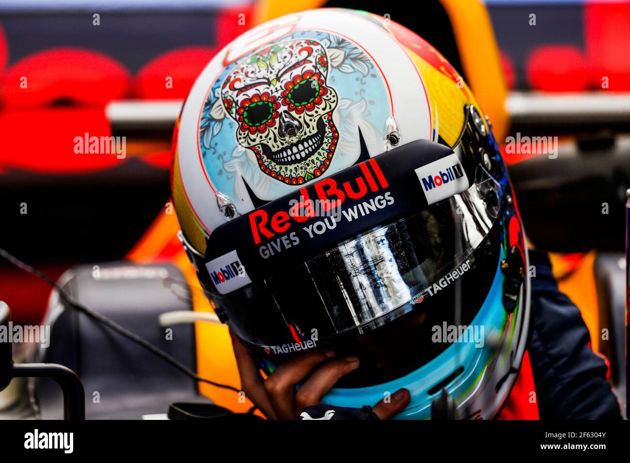 RICCIARDO Daniel (aus) Red Bull Tag Heuer RB13, special helmet during the  2017 Formula One World Championship, Mexico Grand Prix from october 26 to  29 in Mexico - Photo Florent Gooden / DPPI Stock Photo - Alamy