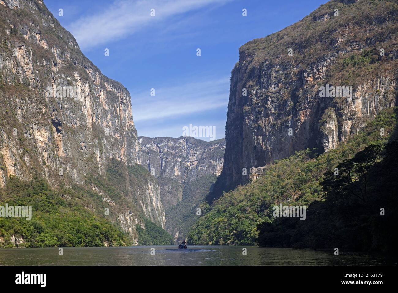 Motorboat with tourists on the Grijalva River in the Sumidero Canyon National Park near Chiapa de Corzo, Chiapas, southern Mexico Stock Photo