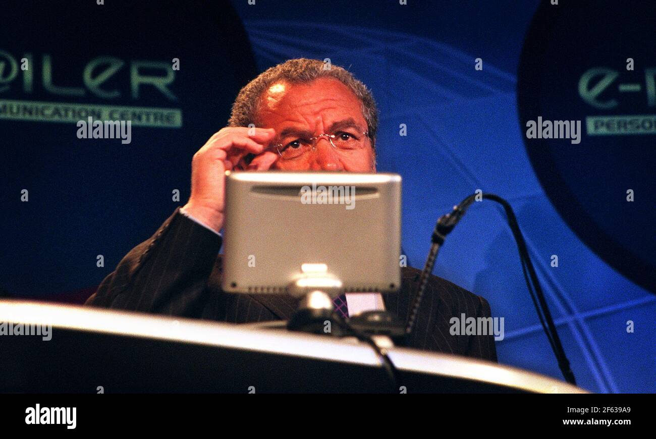 ALAN SUGAR LAUNCHES THE NEW 'E-M@ILER' WITH HIS COMPANY AMSTRAD, AT THE QE 2 CONFERENCE CENTRE Stock Photo