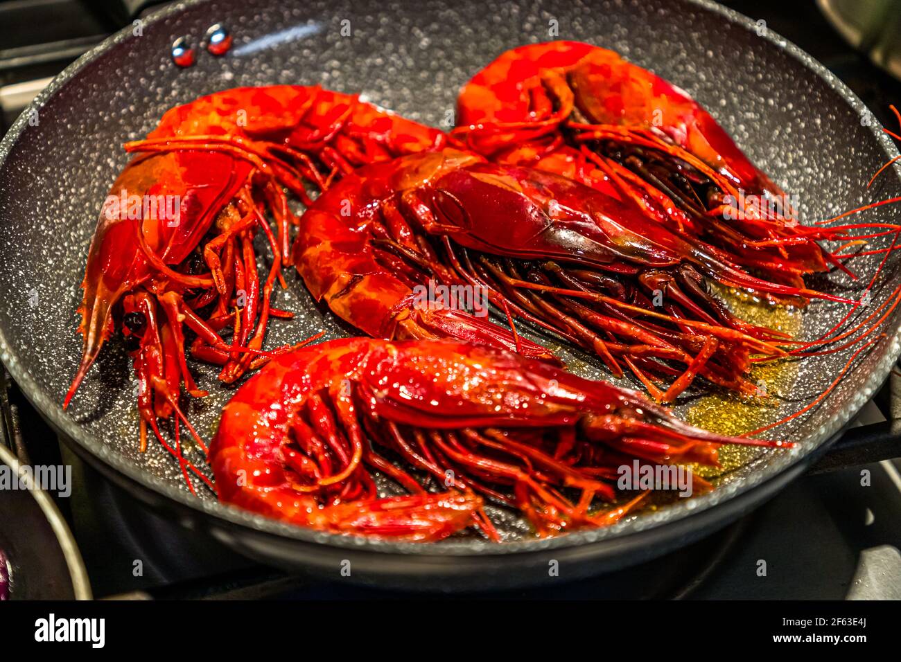 Online cooking course with the head chef Song Lee from the restaurant Nikkei Nine in Hamburg. The stars of the starter: Fire Red Carabineros. The giant prawn, which lives in great depths, is the queen of the prawns Stock Photo