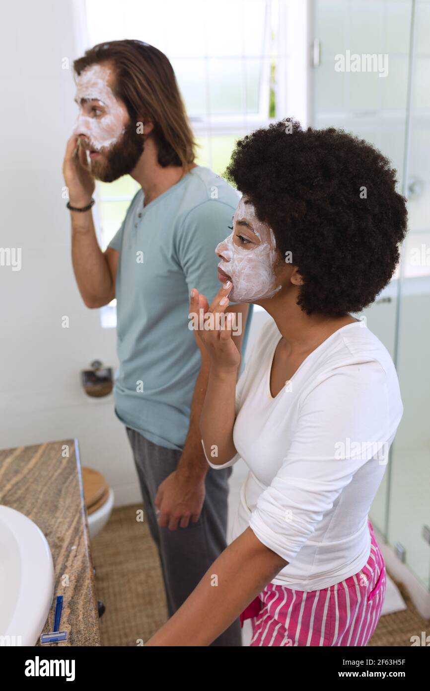 Couple in protective masks hi-res stock photography and images - Alamy