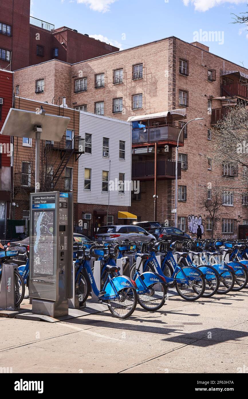 Citi Bike station at Broadway AVE in Williamsburg, Brooklyn, NYC Stock Photo
