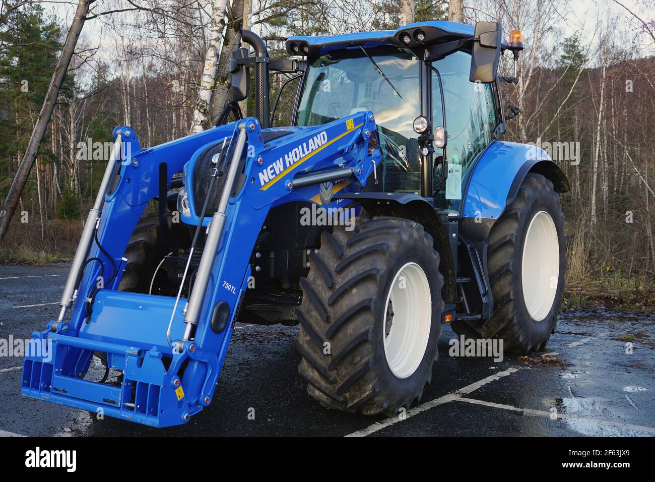 New Holland tractor with front end loader Stock Photo Alamy