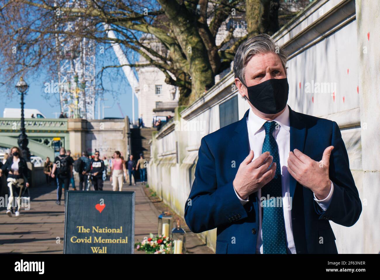 St Thomas's Hospital, London, UK. 29th March 2021. The bereaved and volunteers paint hearts for each person who has died of Covid. sir Keir Starmer, leader of the Labour Party pays a visit to the wall to see the work in progress and talk to the volunteers. Credit: Denise Laura Baker/Alamy Live News Stock Photo