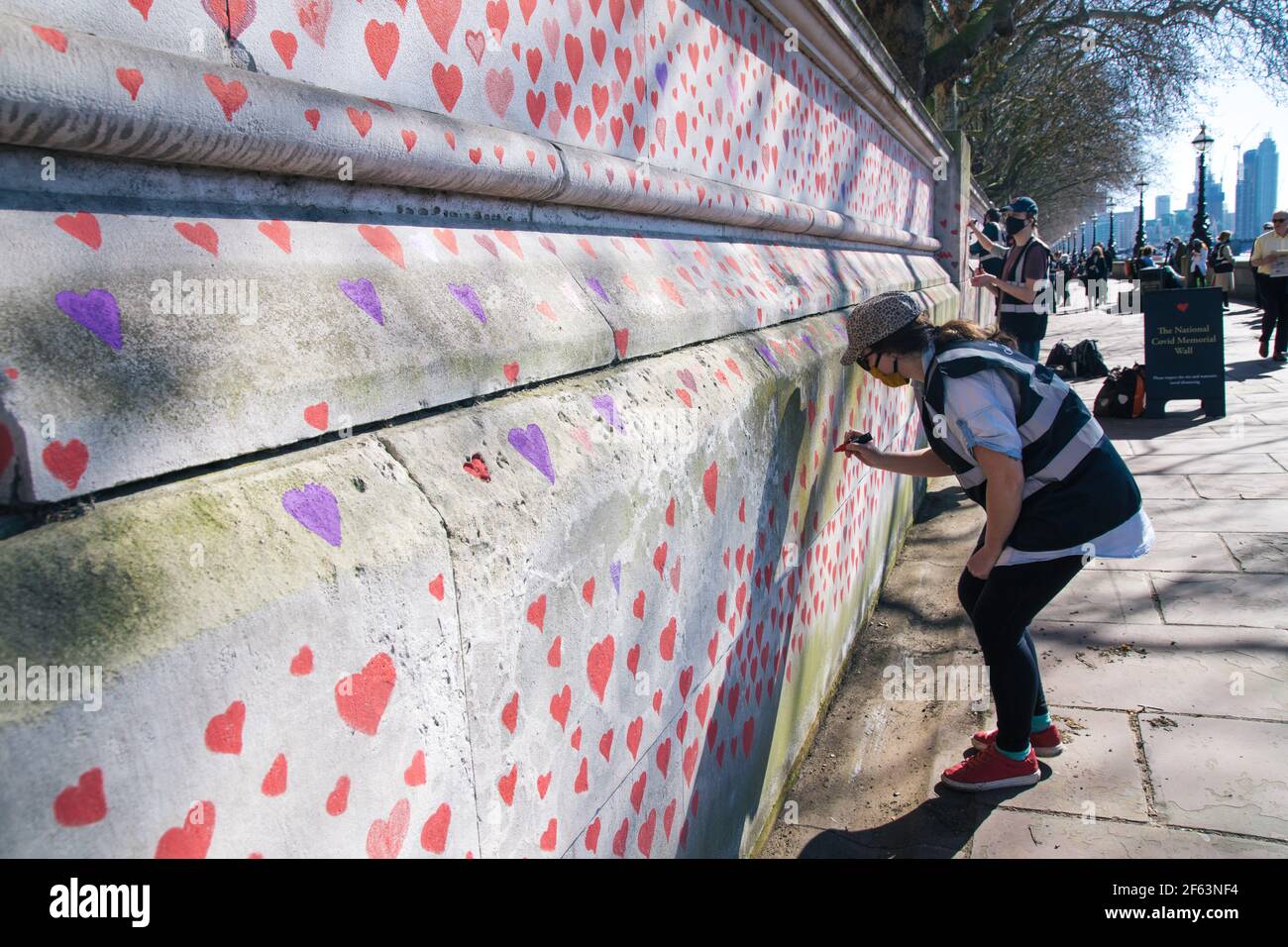 St Thomas's Hospital, London, UK. 29th March 2021. The bereaved and volunteers paint hearts for each person who has died of Covid. Credit: Denise Laura Baker/Alamy Live News Stock Photo