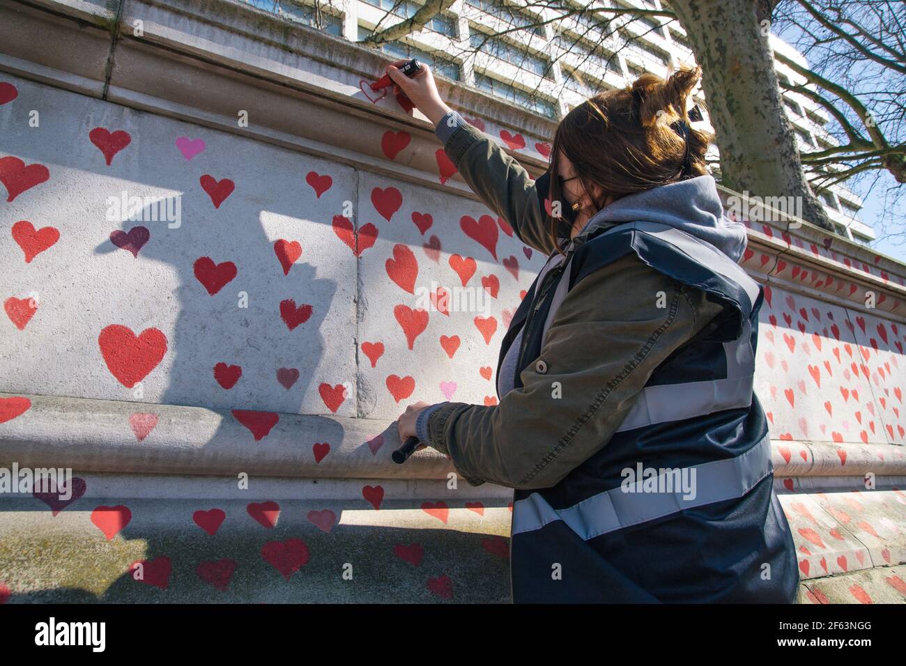 St Thomas's Hospital, London, UK. 29th March 2021. The bereaved and volunteers paint hearts for each person who has died of Covid. Credit: Denise Laura Baker/Alamy Live News Stock Photo