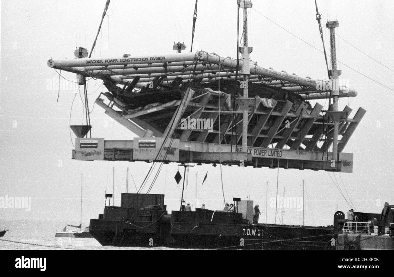 THE MARY ROSE IS RAISED FROM THE SEA BED OFF PORTSMOUTH, PIC MIKE