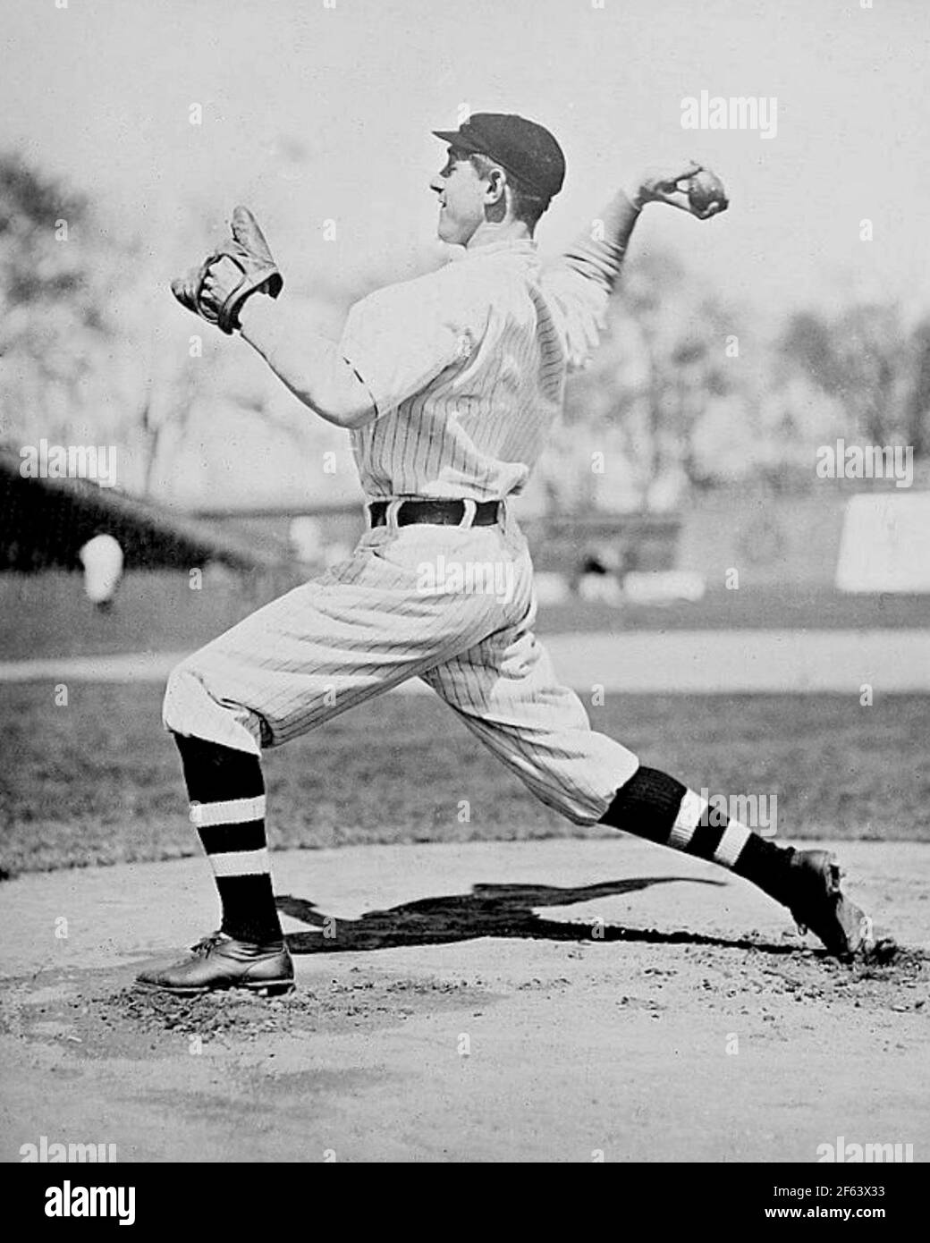 Willie Keeler, New York Highlanders, at bat and Lou Criger, Boston Red Sox,  catcher. Silk O'Loughlin umpire. Hilltop Park, New York 1908 Stock Photo -  Alamy