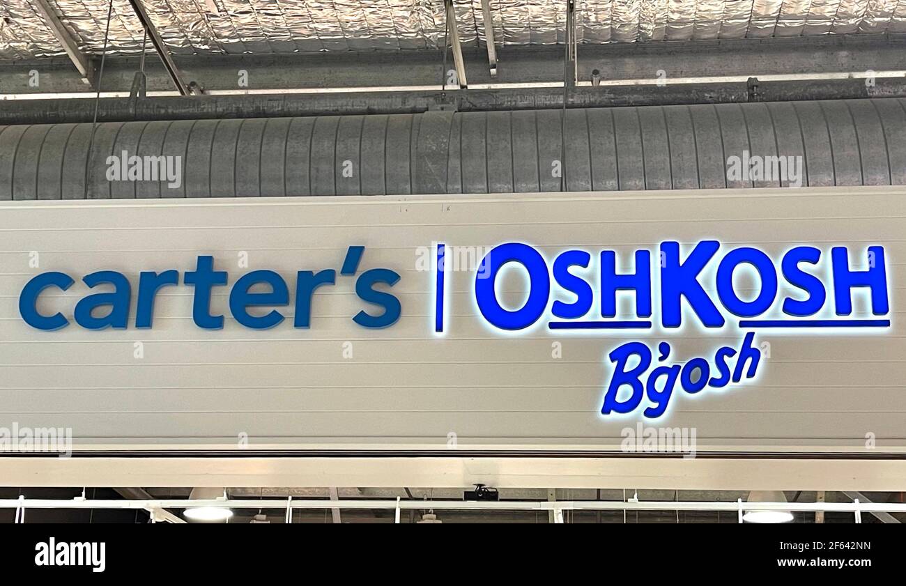 A logo sign outside of a Carter's, Inc., and OshKosh B'Gosh retail store in  Mississauga, Ontario, Canada, on April 16, 2017 Stock Photo - Alamy